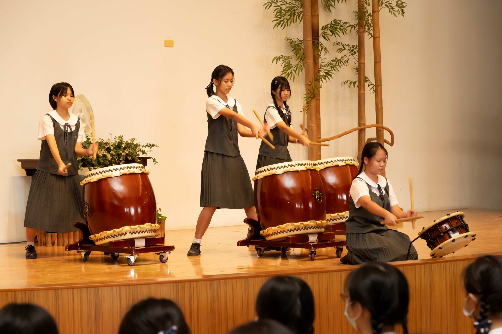 太鼓展演氣勢震天,為今日活動揭開序幕。