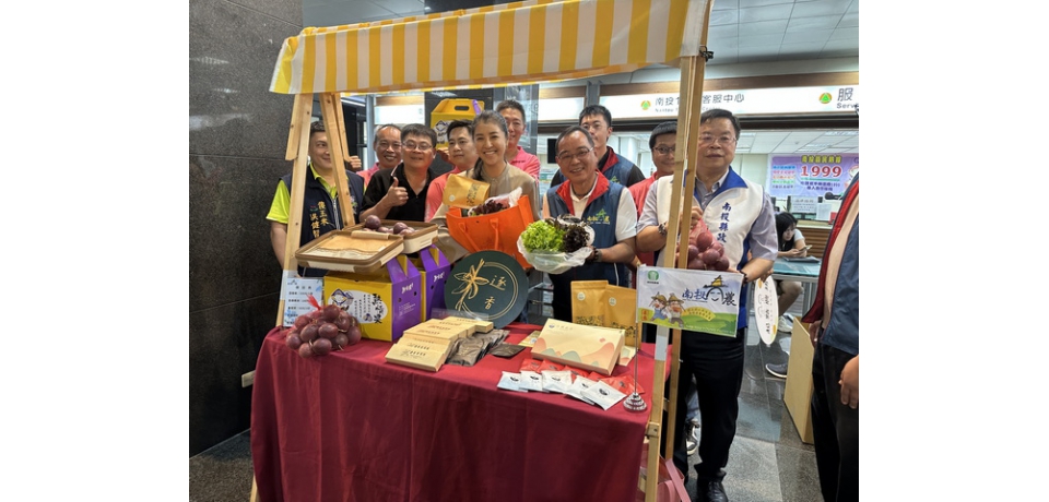 青農快閃市集「閃進南投縣政府」 縣長許淑華捧場力挺