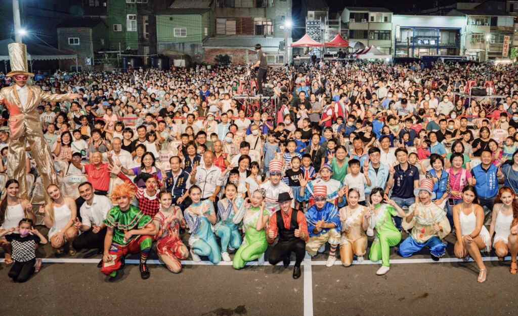 ▲2024彰化縣媽祖祈福文化節晚會第二場於今晚在圓林大市場熱鬧開幕,邀請來自臺灣的國際級雜技表演團體「新象創作劇團」帶來《舞FUN馬戲派對》演出。(彰化縣文化局提供)