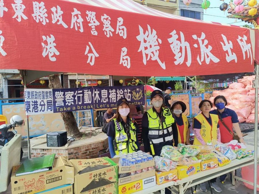東隆宮迎王祭 東港警於廟埕設機動派出所宣導防詐