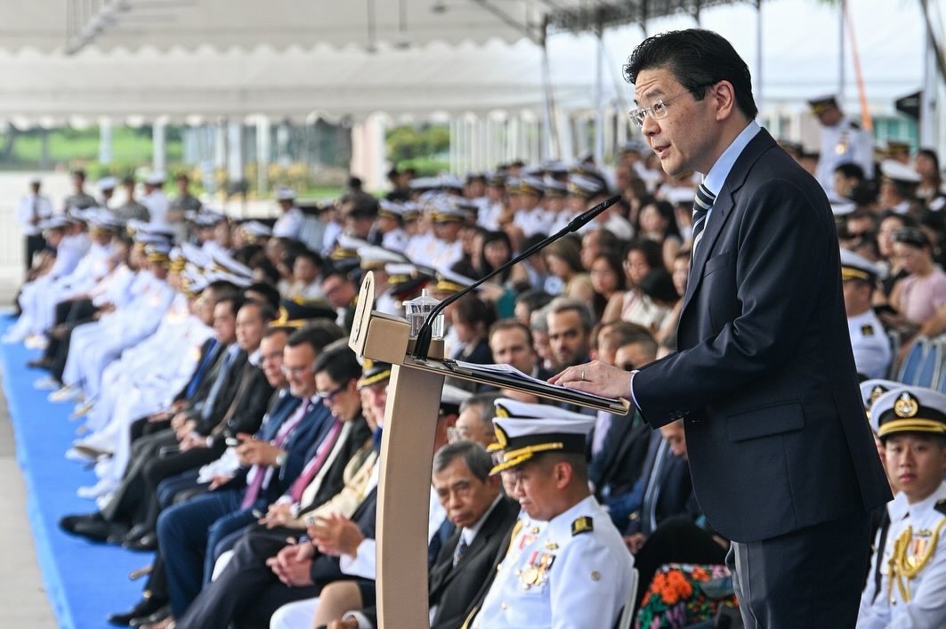 新加坡除高薪養廉外,一套完整的取才及施政績效制度,促使新加坡至今保持繁榮廉能。圖為年薪逾5000萬的新加坡總理黃循財,在新加坡海軍成立25周年會上講話。圖/取自黃循財IG