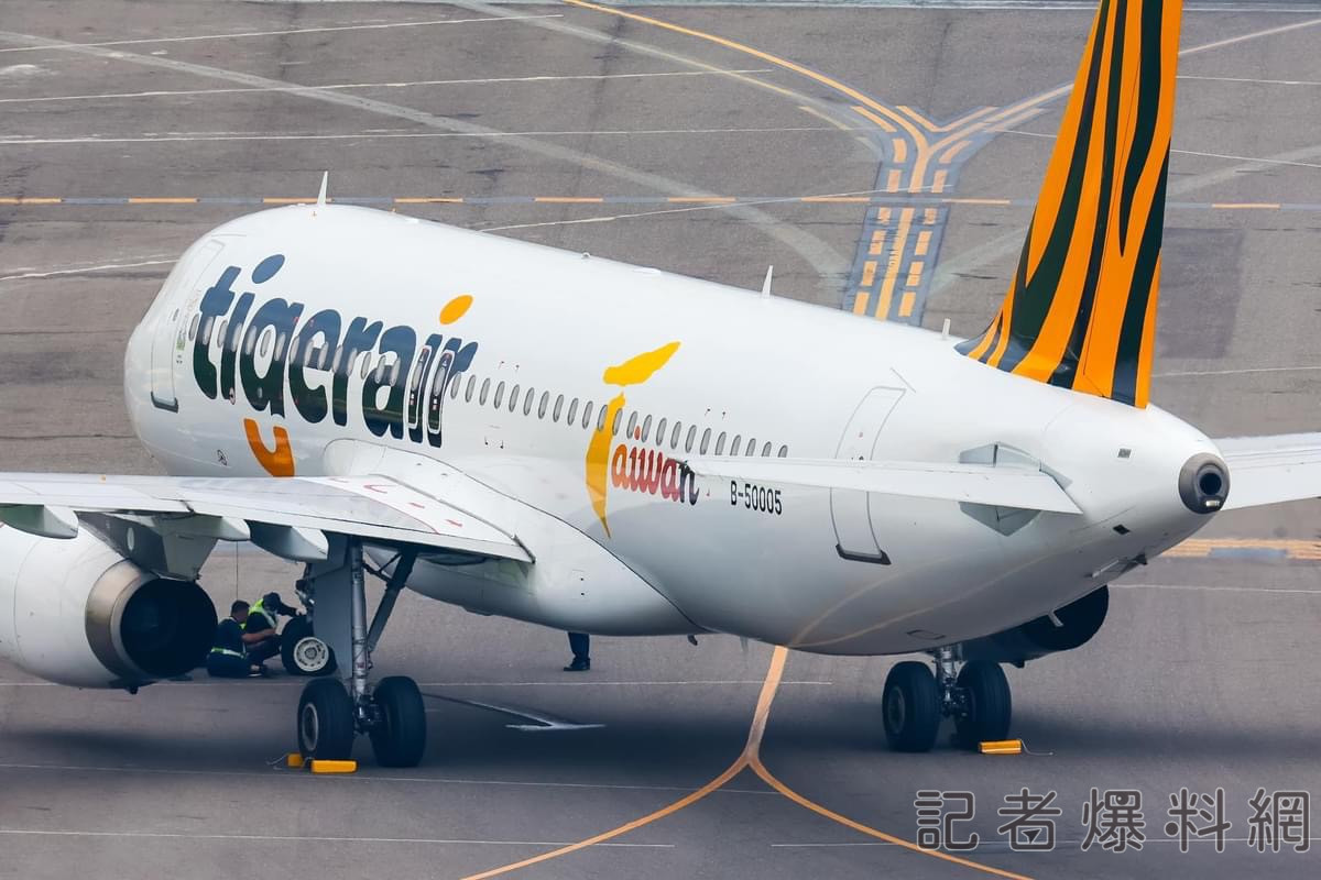 ▲虎航IT322驚傳「鼻輪故障」,高雄小港機場預計關場1.5小時,其餘降落飛機轉降其他機場。(圖/高雄機場航空器資訊交流 @張小禎 授權提供)