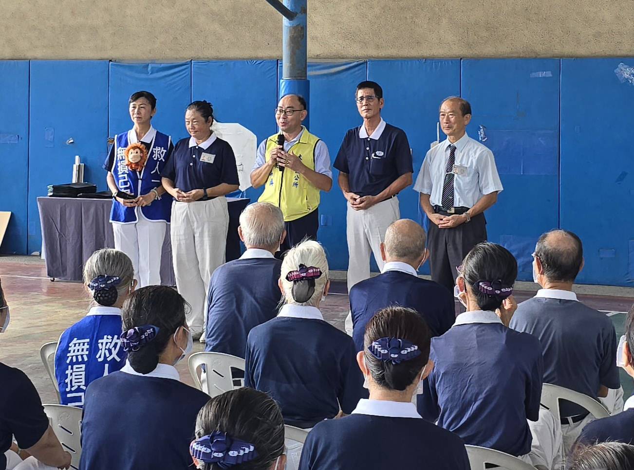 ▲圖高雄市大社區區長王瑞麟(中),與慈濟大社和氣隊隊長辜德旺偕同林季慧與組長陳月嬌共同主持啟動捐血儀式(記者李堂安翻攝)