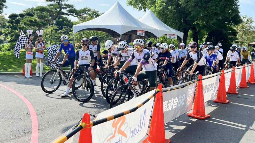 ▲國內外超過1200位車友齊聚永靖。(頂新德和德文教基金會提供)