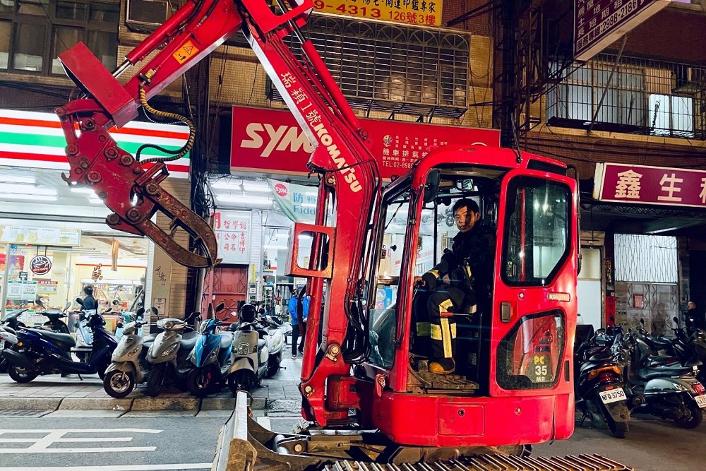 【消防中的海陸2-2】入隊就要學會3種重機械 張丁元:鐵皮屋火災、天災運用大 202 【消防中的海陸2-2】入隊就要學會3種重機械 張丁元:鐵皮屋火災、天災運用大 201