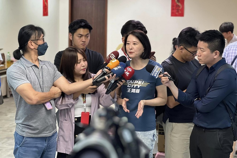 總預算被卡津貼無法發放? 王鴻薇批執政黨:造謠情勒 196 總預算被卡津貼無法發放? 王鴻薇批執政黨:造謠情勒 195