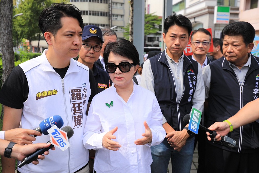 中市府祭鐵腕「無限期公車大執法」 盧秀燕:不容許零星事故 194 中市府祭鐵腕「無限期公車大執法」 盧秀燕:不容許零星事故 193