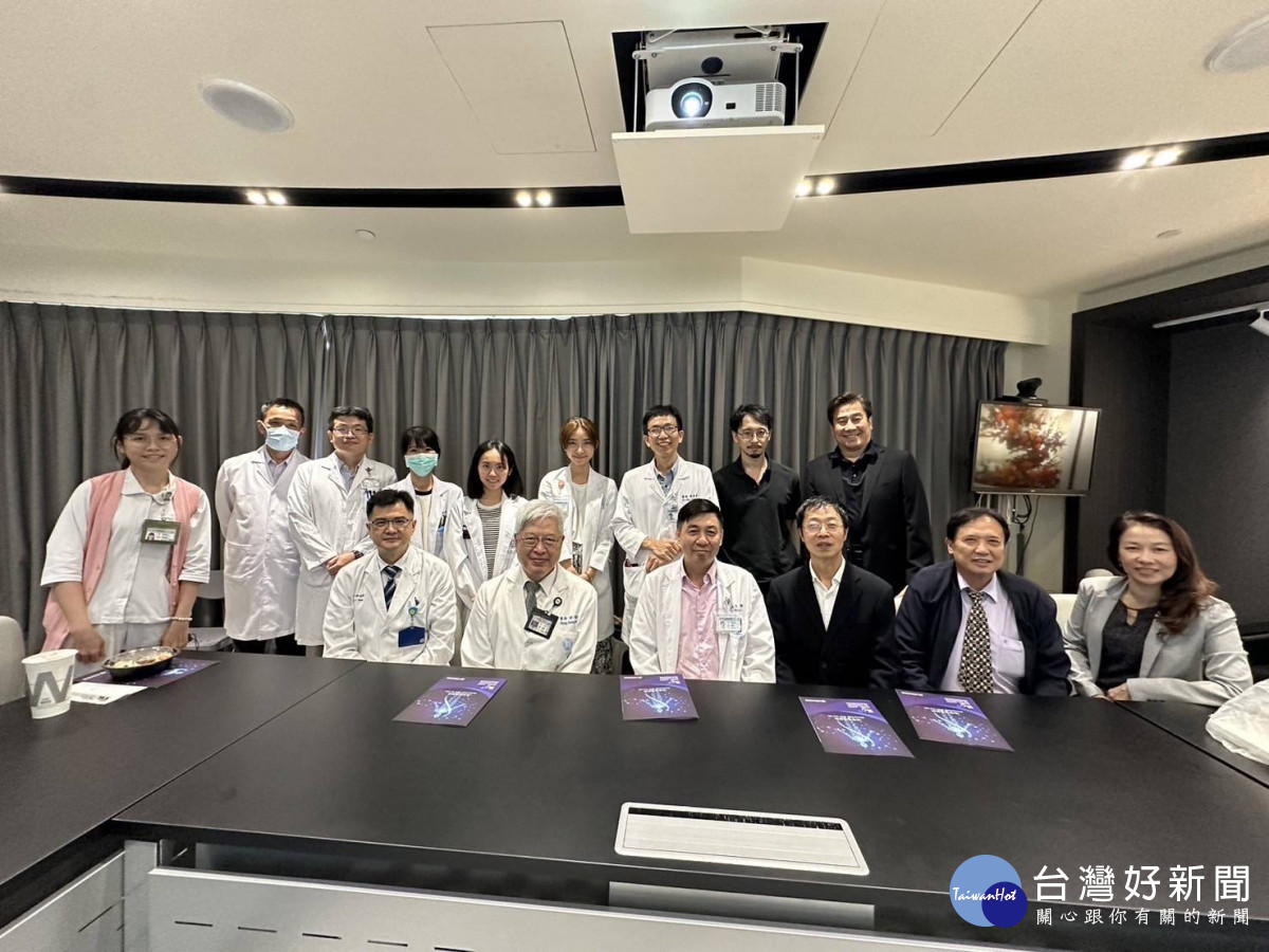 尚寧生物科技的細胞製備技術來自於日本腫瘤醫學研究所的日本免疫學權威的多田和弘博士(前排右三)所研發,到童醫院與各科醫師進行交流。