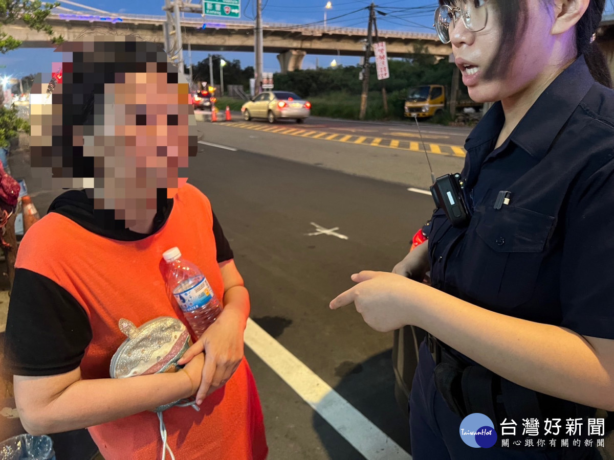 楊梅員警積極協助下,兩位民眾均平安無事與家人團聚。