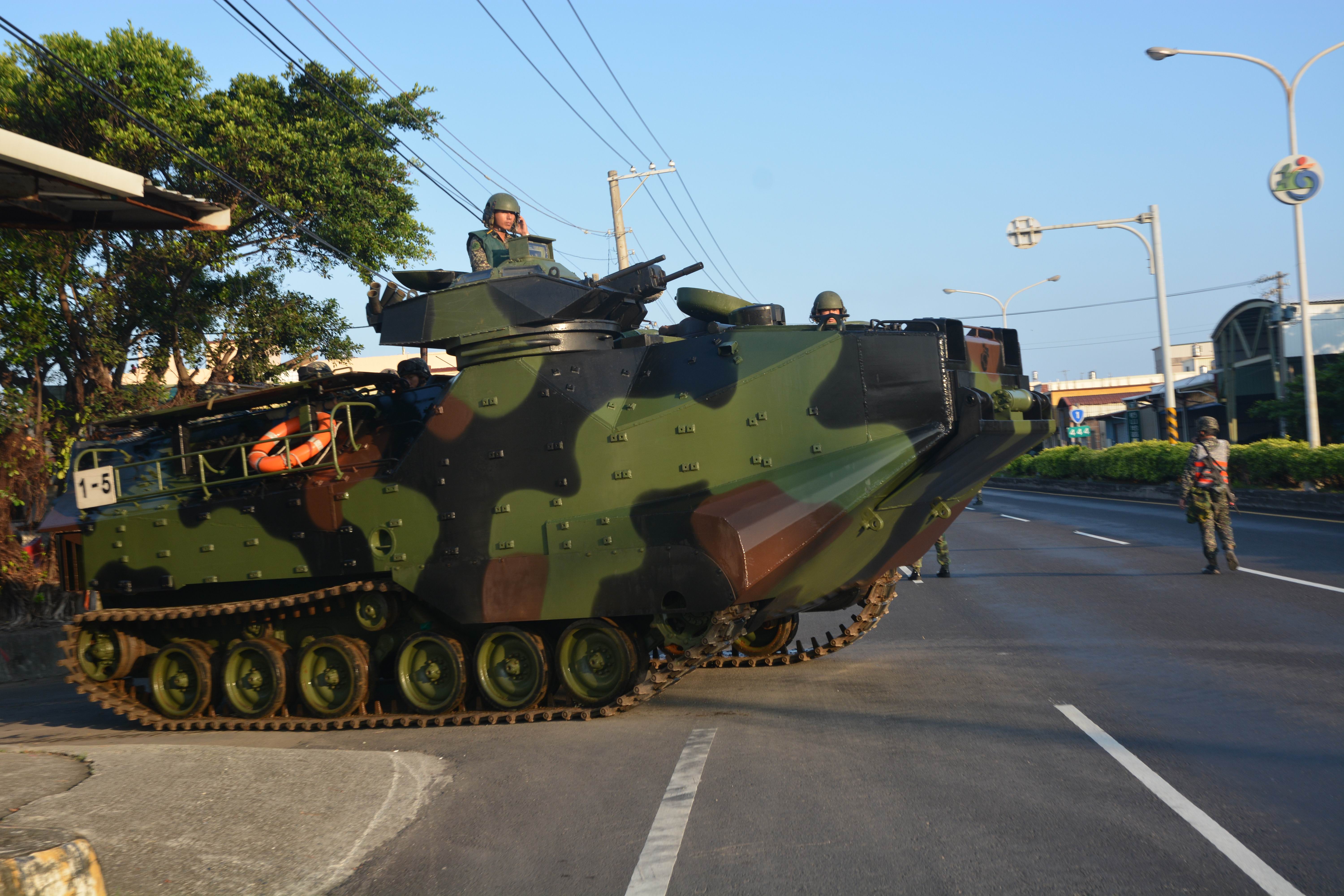 山陀兒颱風襲台,國軍1萬5千兵力待命防災,AAV7兩棲突擊車也完成就災準備。資料照片