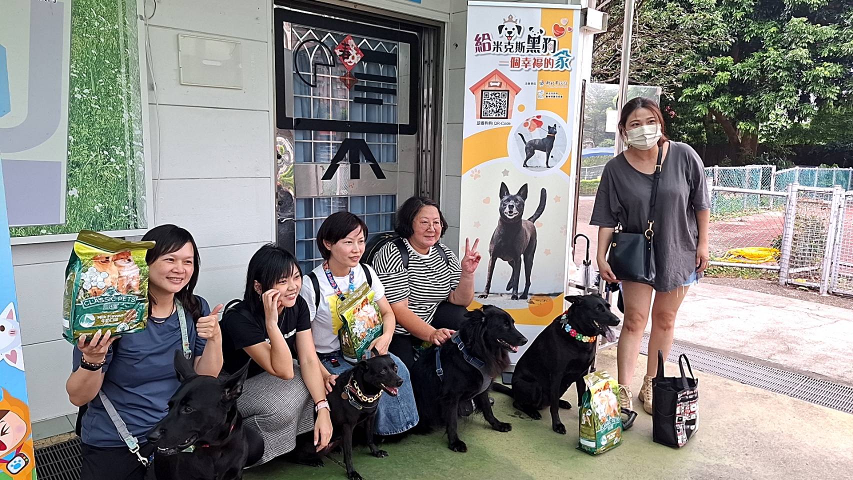 黑色米克斯聰明受教　新北14位里長為小黑找幸福的家