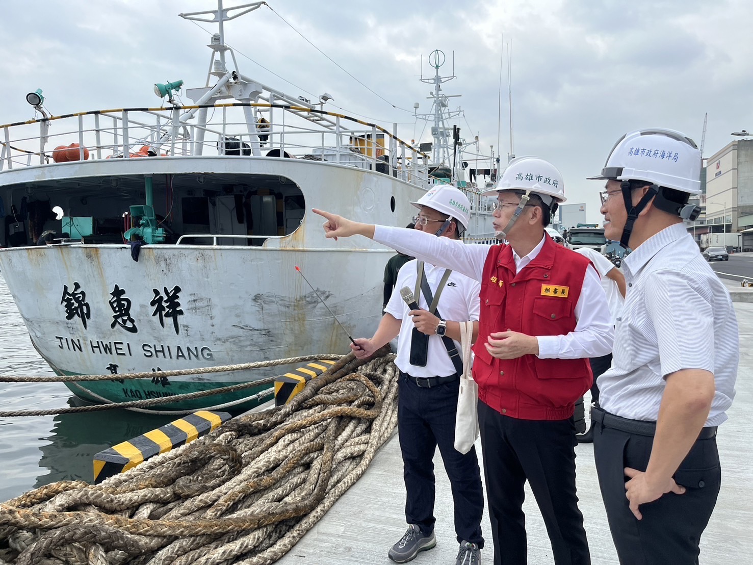 高市府郭添貴秘書長視察漁港漁船防颱整備作業