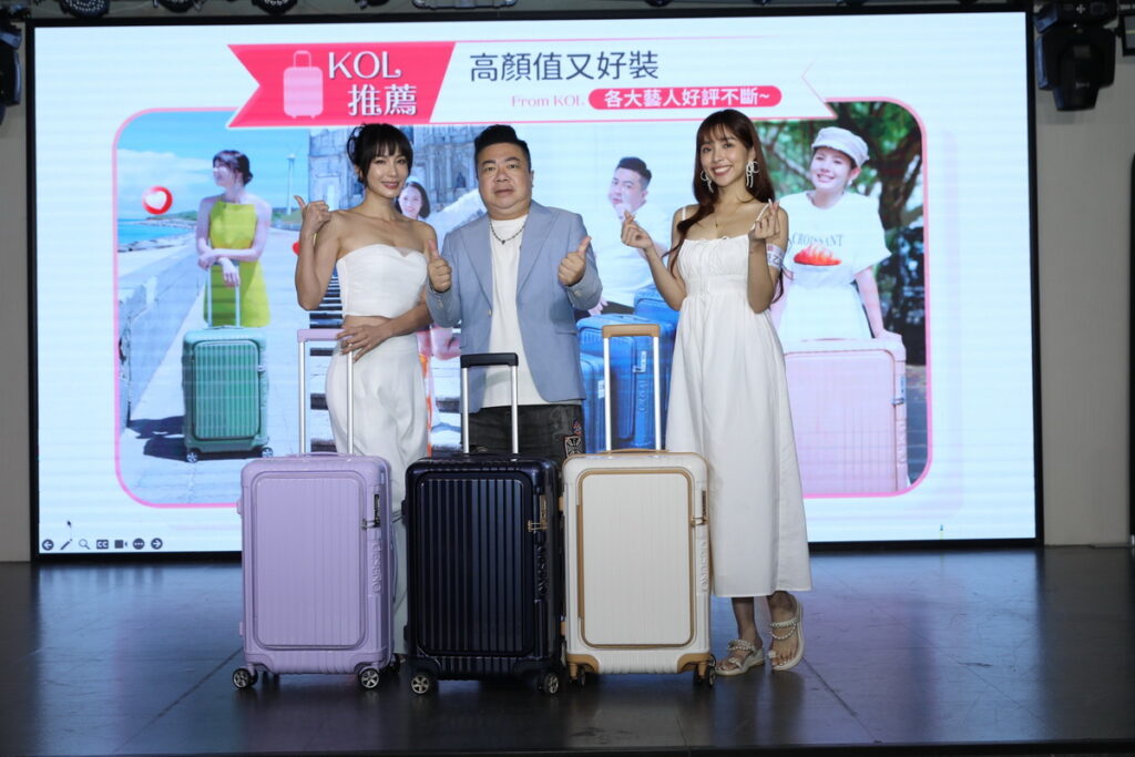 （由左至右）王嫚萱（湘瑩)、董至成、夏乙薇分享出國旅遊經驗。