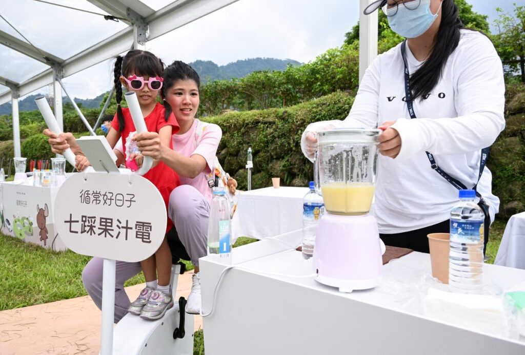 「循常好日子」永續生活節設置「電力大解 FUN 互動遊戲區」,2日活動和現場車主一起創造 938Wh 總發電量。