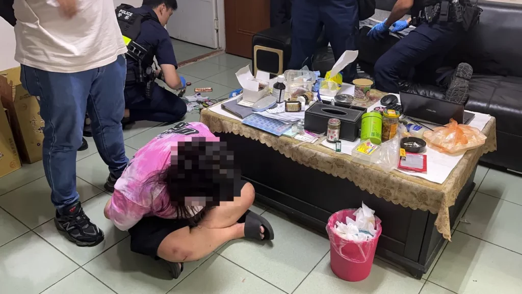 警察局立即成立專案小組持拘票在今(1)日1時許將犯嫌查緝到案