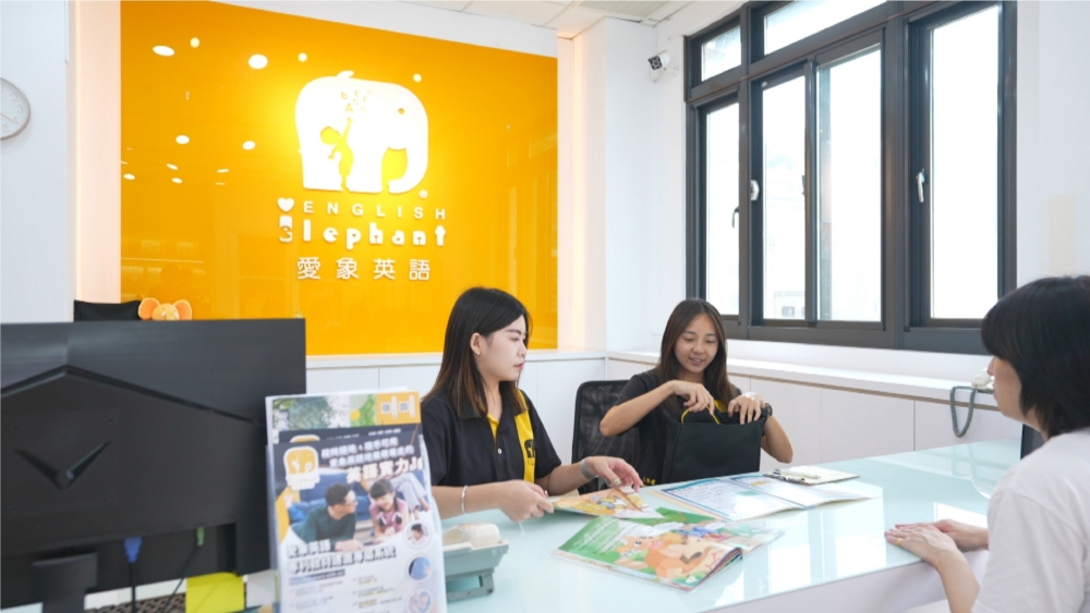 【在愛象的教育理念中,老師、家長和孩子構成了一個學習的黃金三角。(圖/愛象英語提供)】