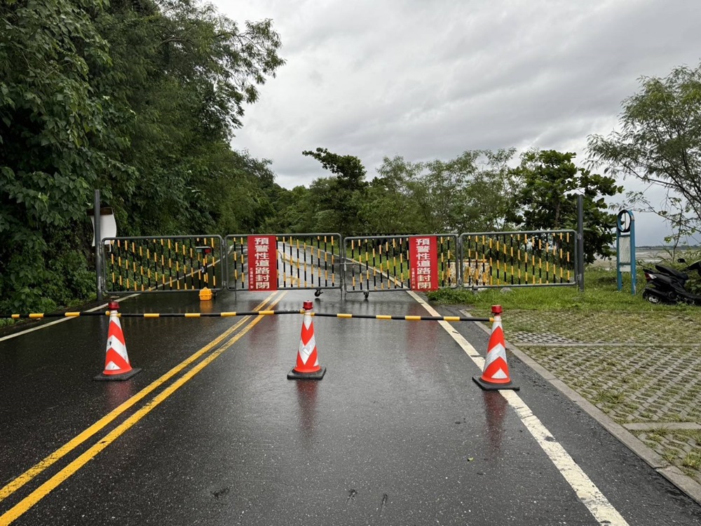 台9線匯德隧道土石流人車受困 花蓮多線道路封閉 163 cnews204240930a10