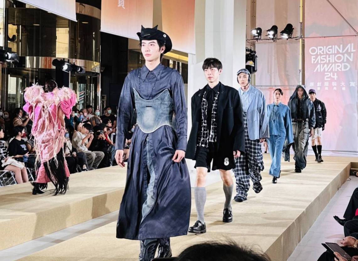 2024原創服裝大賞頒獎典禮走秀實況。(圖/記者黃溎芬翻攝)