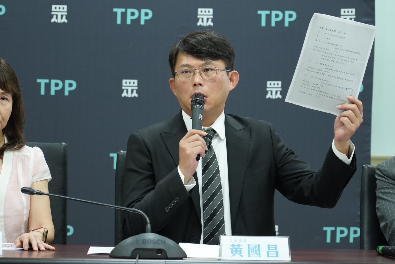 黃國昌表示,民眾黨團今天踢爆的大林電廠防爆設備不合格、文件造假情事,其實早從2019年就開始。(圖/民眾黨立院黨團)