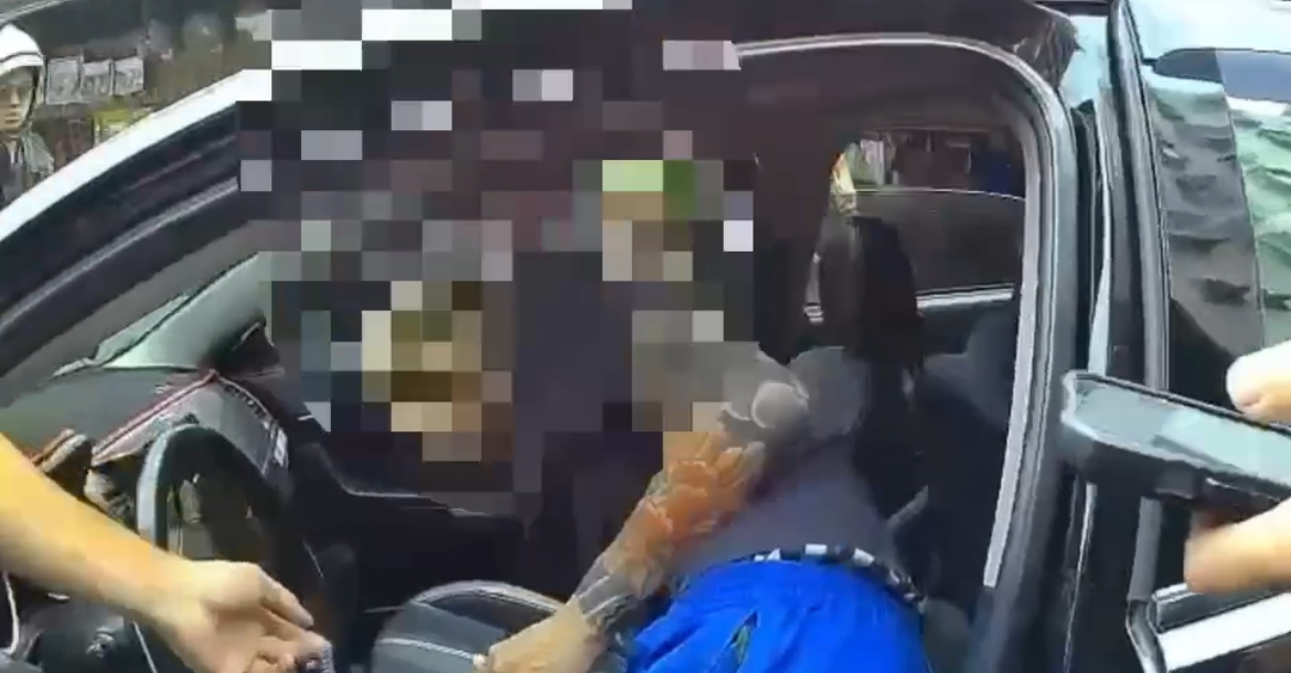 警方於王男車上查獲K盤。(記者徐煜勝翻攝)