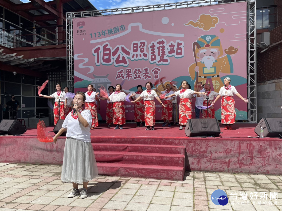 永平里辦公處帶來活潑的客家歌舞表演，長者們載歌載舞，展現客庄銀髮族活力。<br /><br /> 