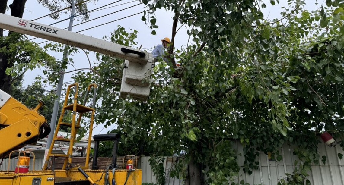 中颱山陀兒來勢洶洶 台電高雄區處全力戒備防颱 請民眾多利用網路通報查詢停復電資訊 !