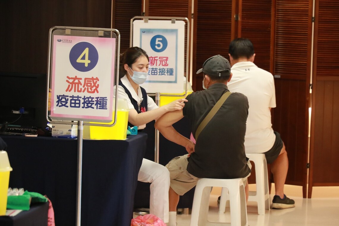 台中慈濟流感新冠疫苗開打 一站式接種更便捷