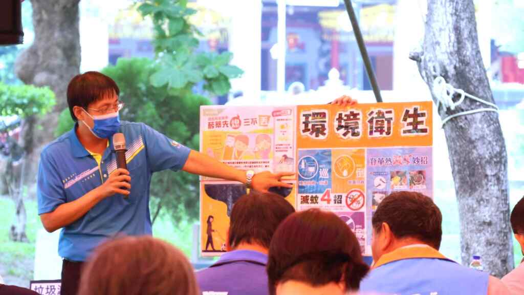 ▲員林市公所聯合清潔隊在現場進行資源分類及廢農藥容器回收方式的宣導。（記者林明佑翻攝）