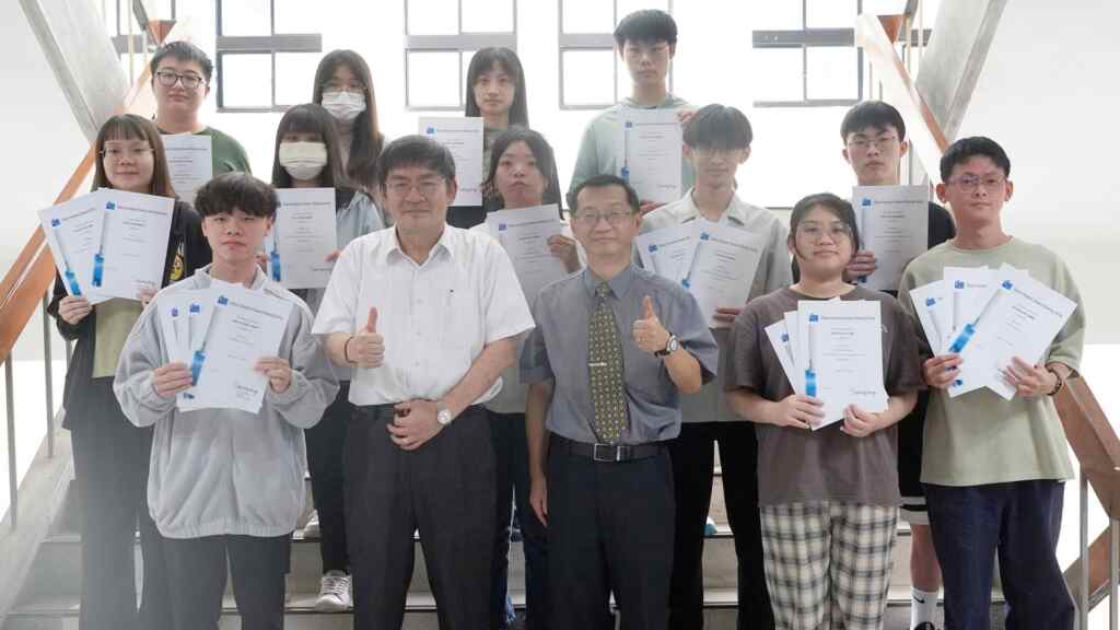 ▲大葉大學企管系師生暑期合計獲得51張ESG專業證照。(記者林明佑翻攝)