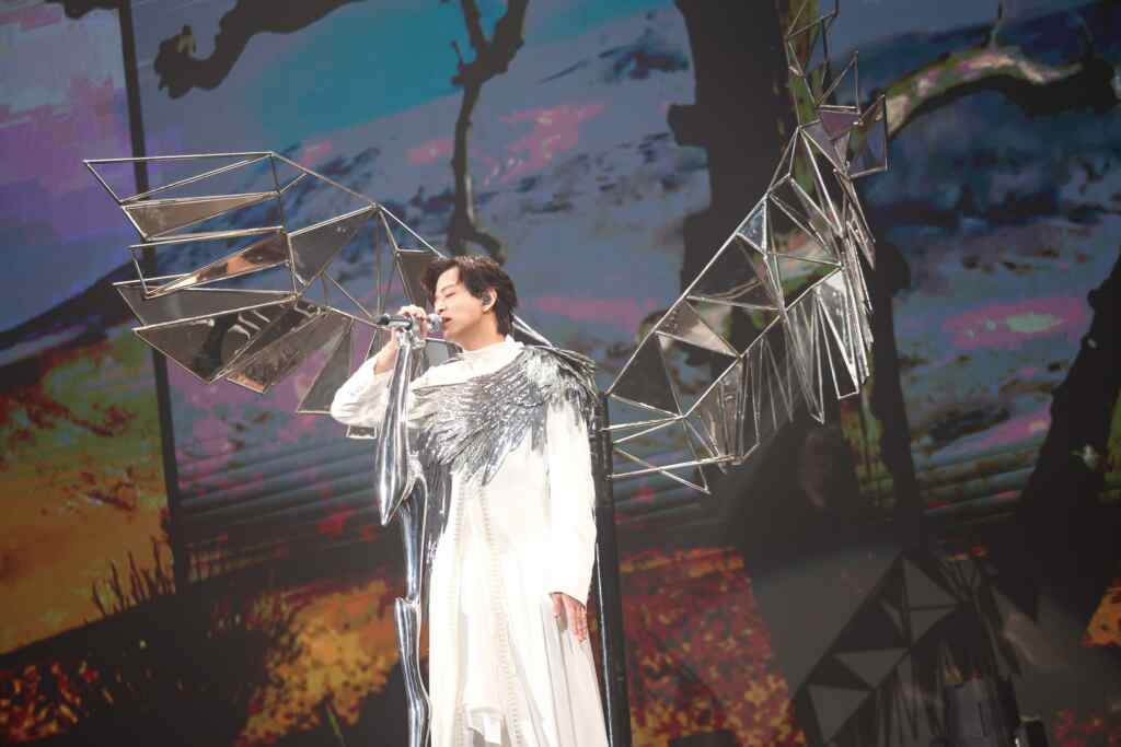 ▲陳曉東出道30周年首度登上台北小巨蛋,於9月30日舉行的「心有獨鍾」演唱會,為台北場粉絲獻上獨家驚喜,整場演唱會超過五成內容全數更新,為台粉精心打造專屬歌單和演出設計。(和協整合行銷提供)