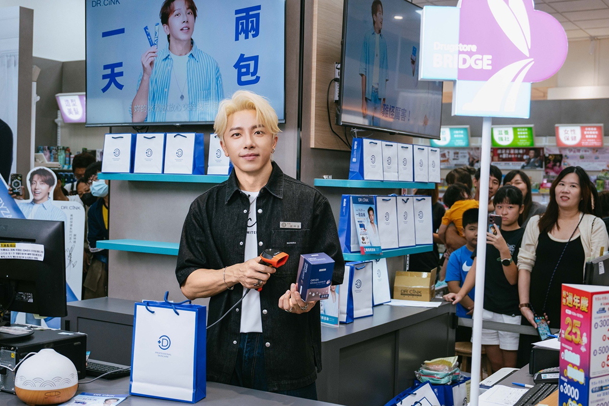 坤達店長超親民！現身高雄寵粉服務 再曝凍齡秘訣