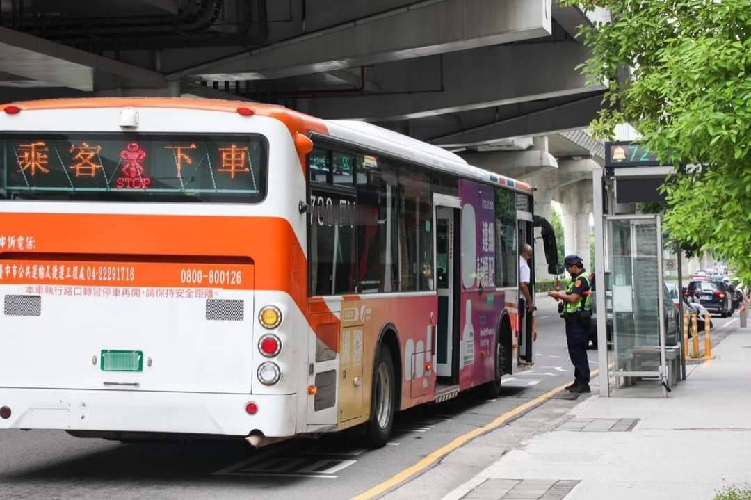 ▲圖說:中市自9月25日啟動「公車大執法」專案,取締公車「闖紅燈」及「轉彎或變換車道不依標誌、標線、號誌指示」 (圖/台中市政府 提供)
