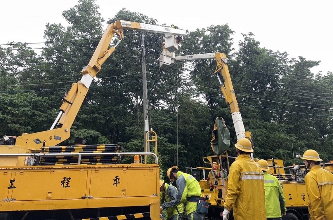 山陀兒颱風連日滯留 台電高雄區處零星事故今日復電