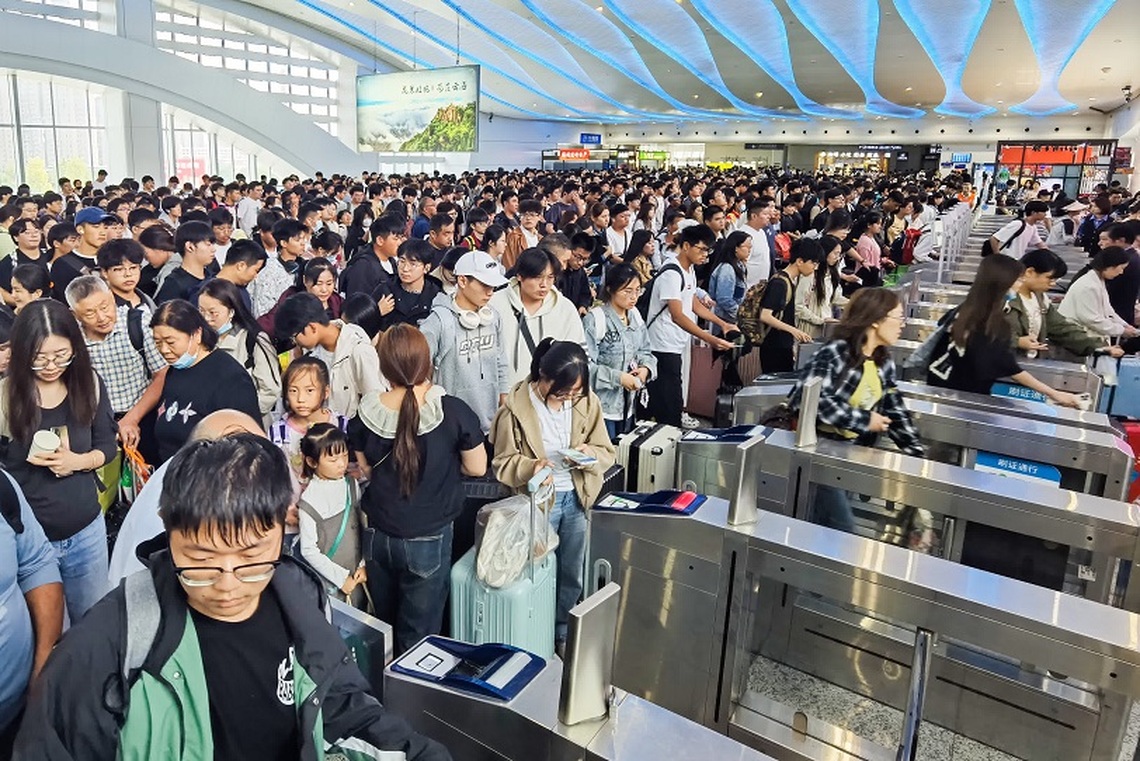中國大陸國慶假期交通熱潮再現 跨區域流動量突破3億人次
