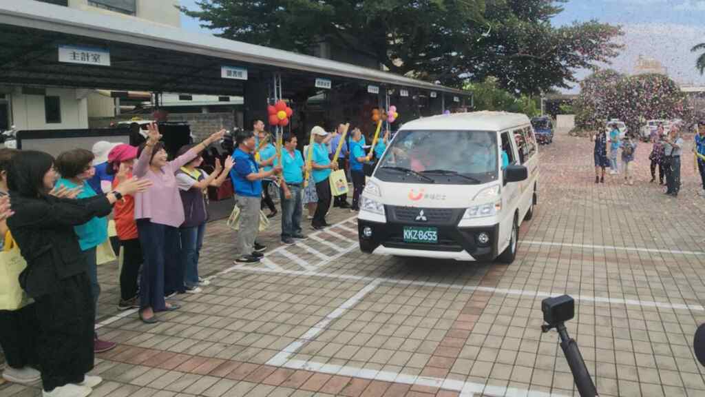 ▲溪州鄉「幸福巴士」正式上路,為鄉民提供便利的交通接駁服務。(記者林明佑翻攝)