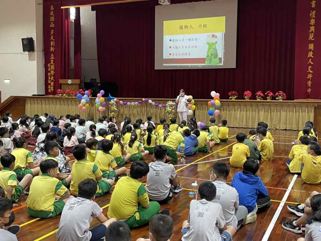 ▲創世護理師到校園進行交通安全暨生命教育講座。(記者林明佑翻攝)