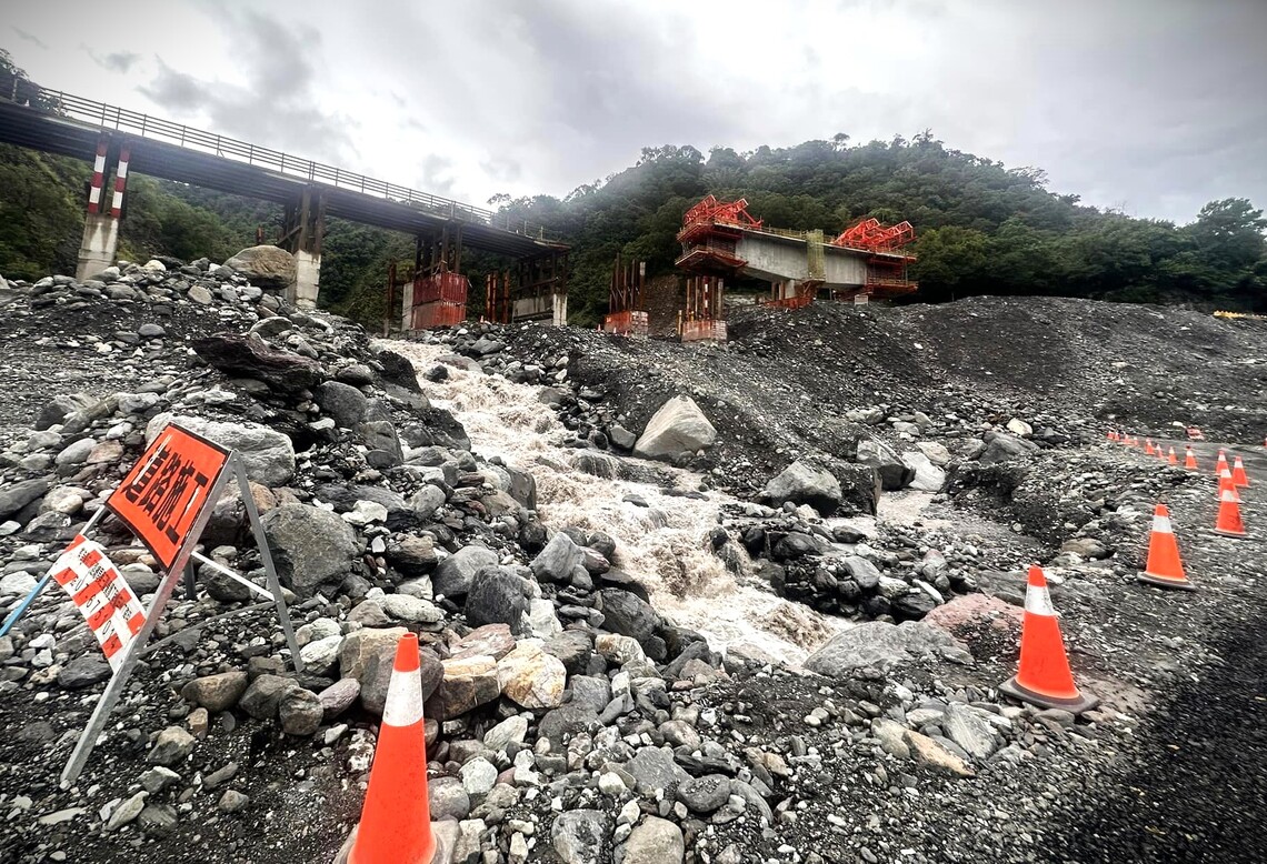 漾新聞|明霸克露橋便道流失南橫公路中斷