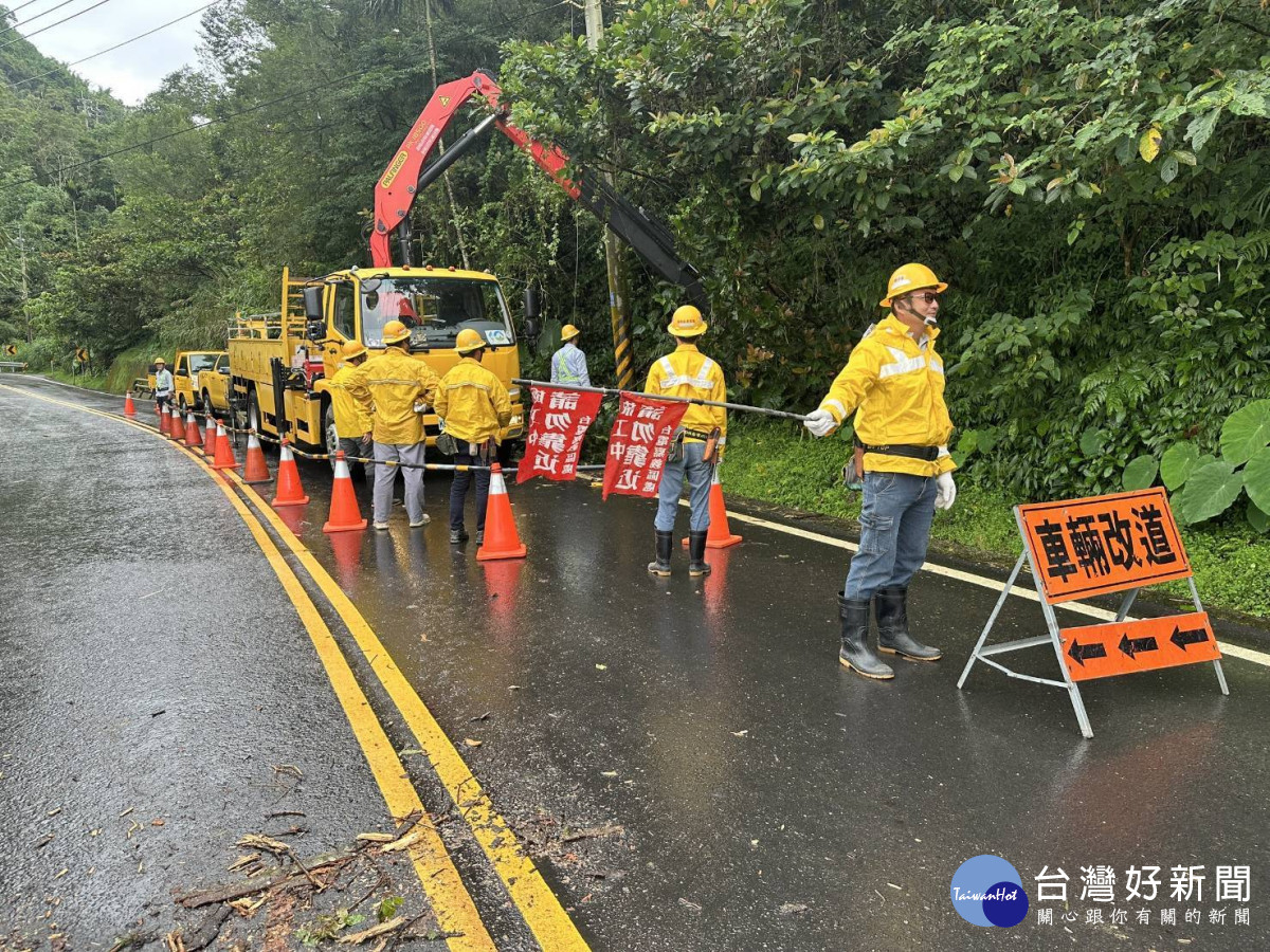 受山陀兒颱風影響，台電嘉義區處統計，嘉義縣曾停電戶數共493戶，目前已積極派員搶修／台電嘉義區處提供