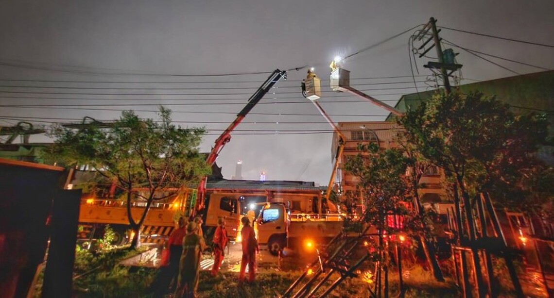 山陀兒登陸!高雄逾十萬戶停電 台電跨區搶修拚今夜復電5成