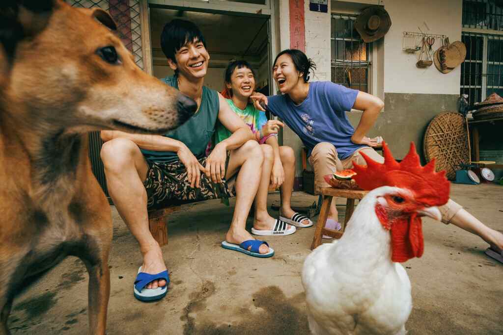 ▲《莎莉》電影由劉品言(右)、湯詠絮(中)、林柏宏(左)、李英宏主演。(伯樂影業提供)