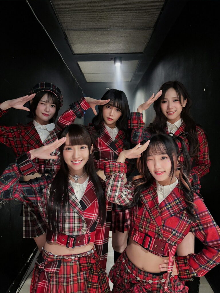 KIRIS成員由左至右分別為語晴 77、璦昀 Yumi、依函 Ivy、絜妮 Nina、婷婷 Kimi。(圖/KIRABASE提供)