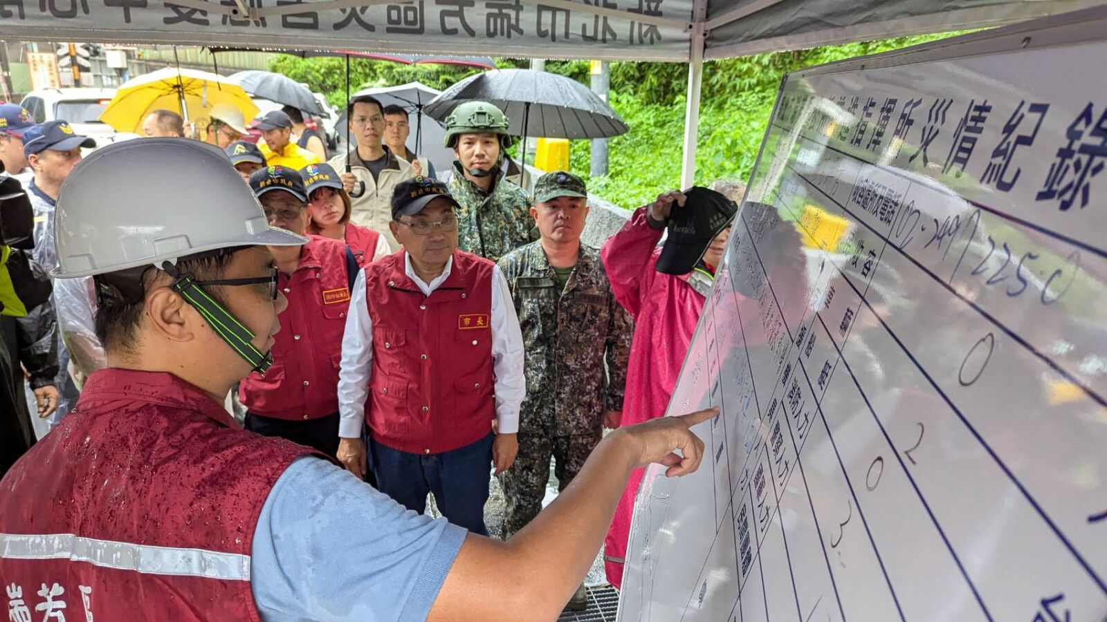 瑞芳昨夜降雨全國之冠 侯友宜趕往多處視察及勘災 230 瑞芳昨夜降雨全國之冠 侯友宜趕往多處視察及勘災 229