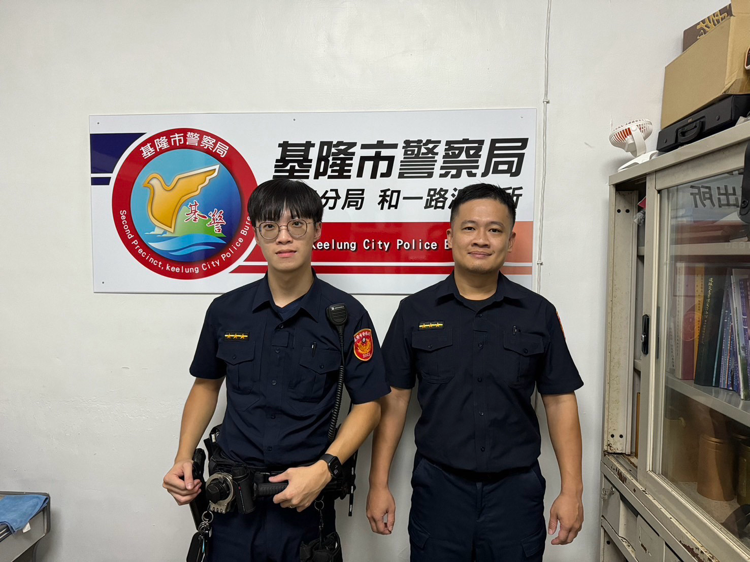 基隆市警察局第二分局和一路派出所警員呂佳駿(左)、鄭旭翔(右)。(記者薛秀蓮翻攝)