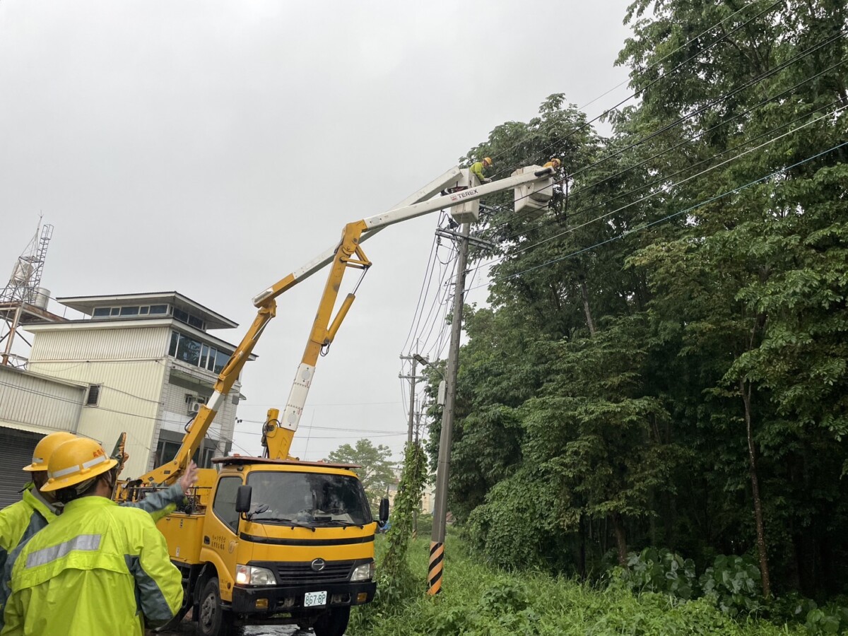 ▲台電高雄、鳳山強力備戰,萬全搶修待命!(圖╱台電高雄區處提供)