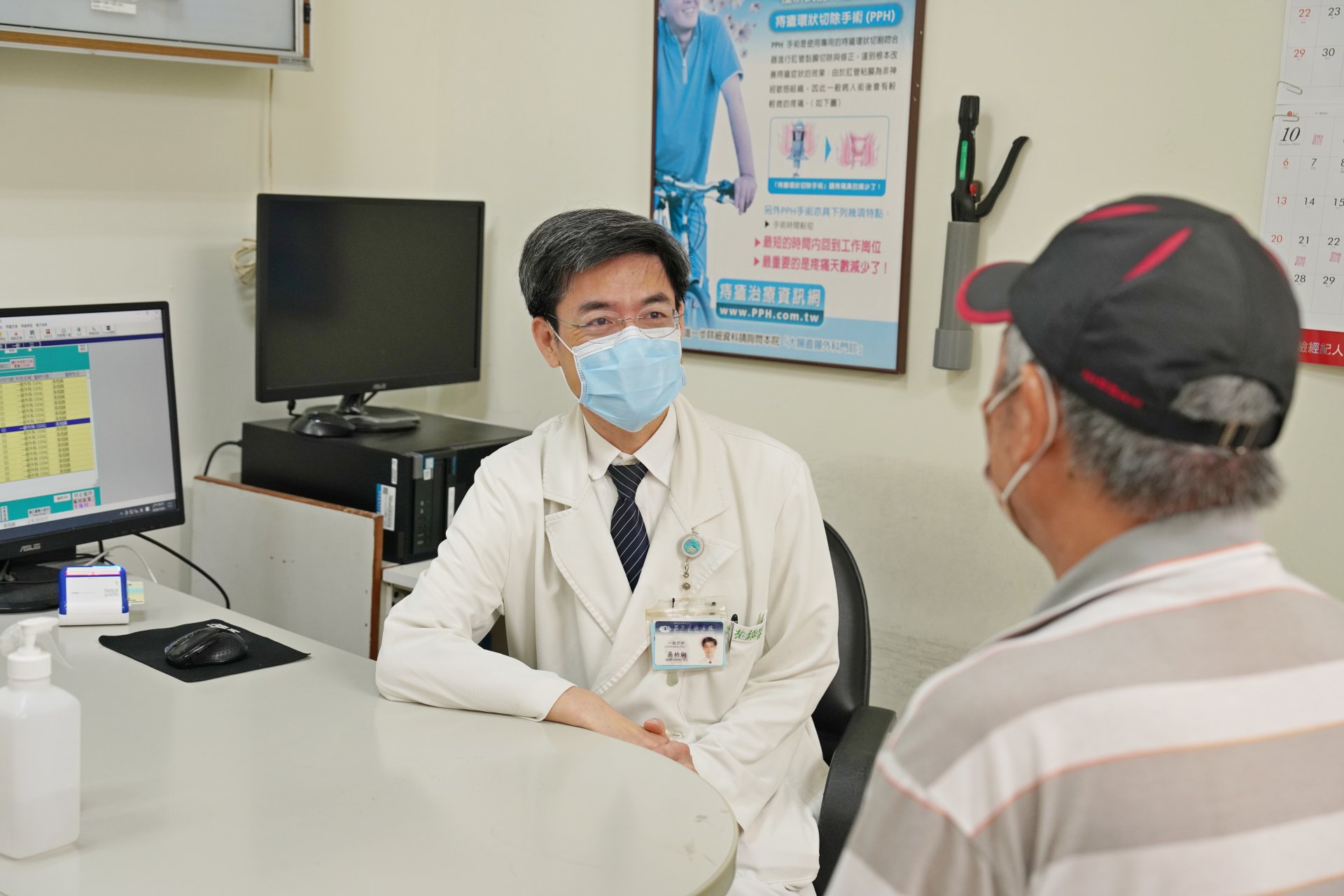吳柏鋼醫師表示,在健康成年男性中,男性女乳症盛行率約30%以上,可在理學檢查時觸摸到乳房組織。