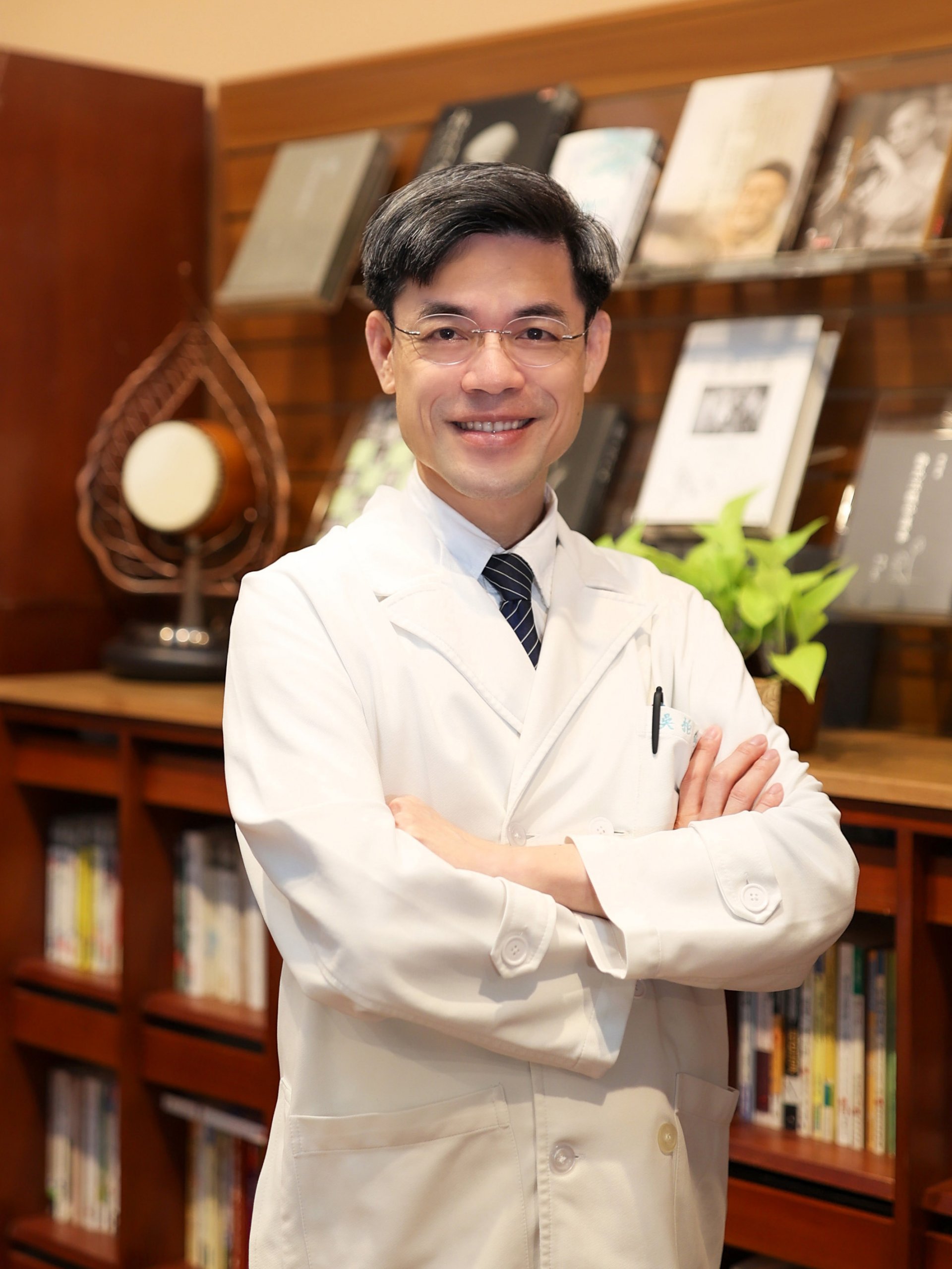 吳柏鋼醫師說,新生兒是因母親荷爾蒙還沒代謝結束會有暫時性男性女乳症症狀,不過大部分很快就消失。