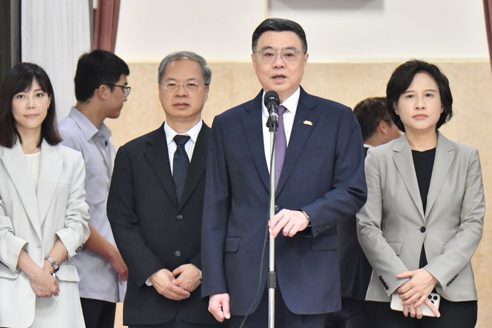 颱風假標準惹資方不滿 卓榮泰:將與氣象署合力檢討、精進預報 222 颱風假標準惹資方不滿 卓榮泰:將與氣象署合力檢討、精進預報 221