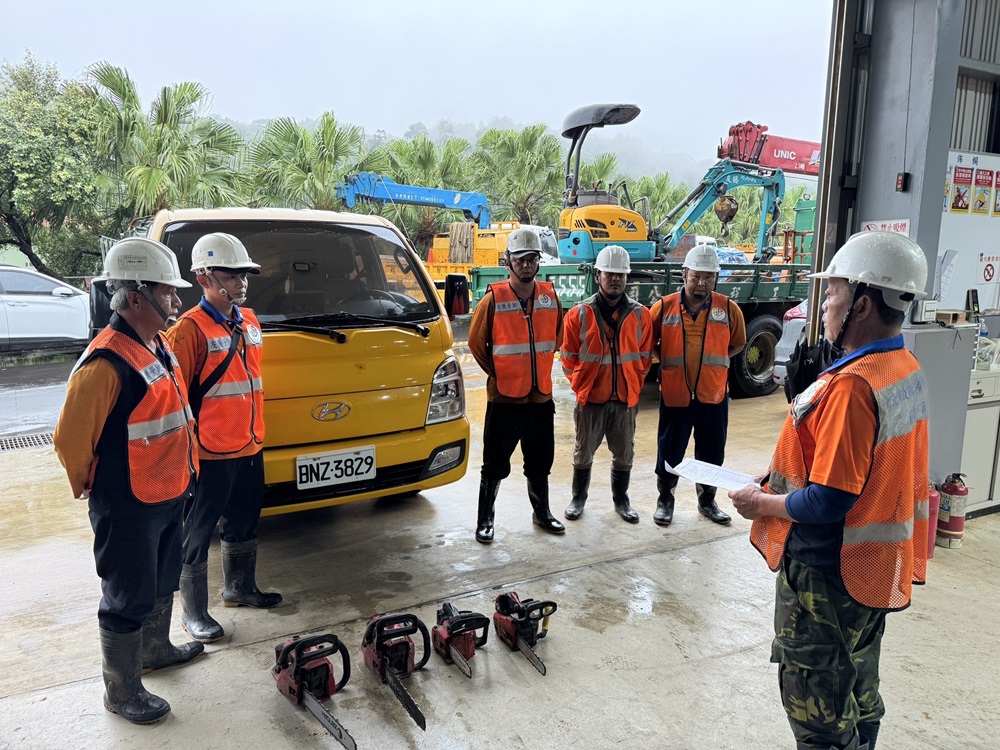 救災全台一心! 侯友宜派76人力22機具馳援高雄 205 cnews204241004a01