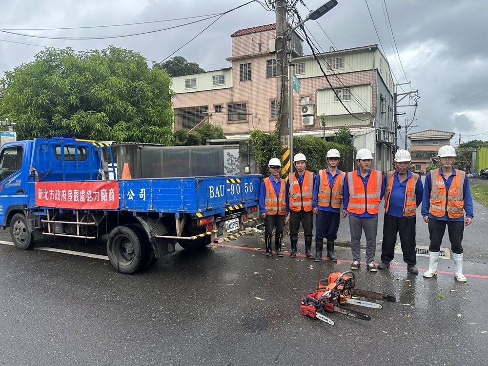 救災全台一心! 侯友宜派76人力22機具馳援高雄 206 cnews204241004a02