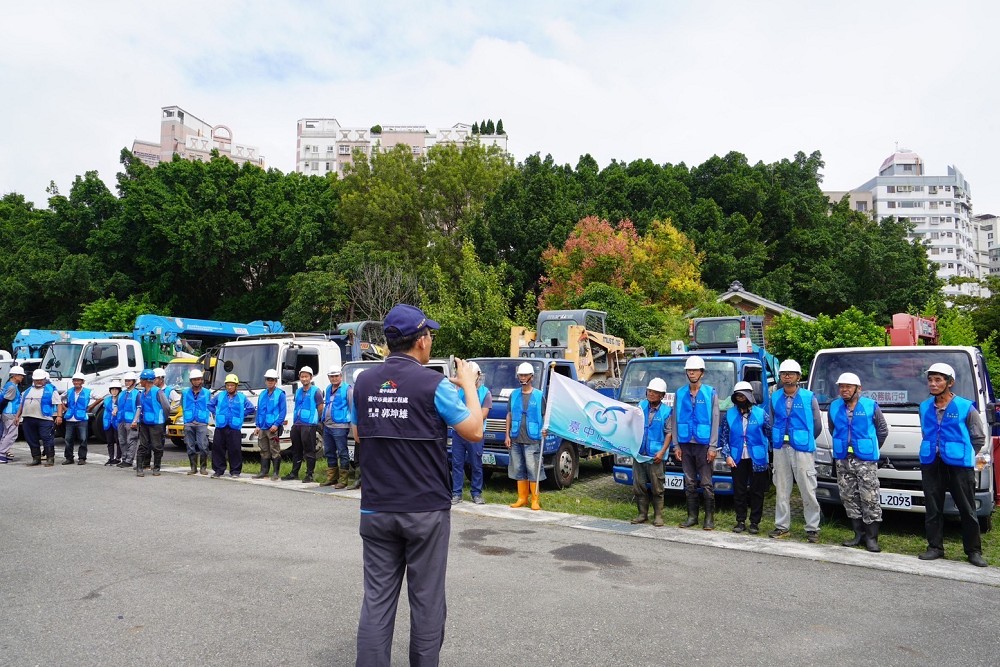 山陀兒重創南台 盧秀燕:中市府整裝全力馳援高雄 216 山陀兒重創南台 盧秀燕:中市府整裝全力馳援高雄 215